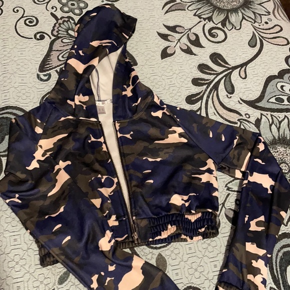 Camo crop zipper hoodie - Picture 1 of 9